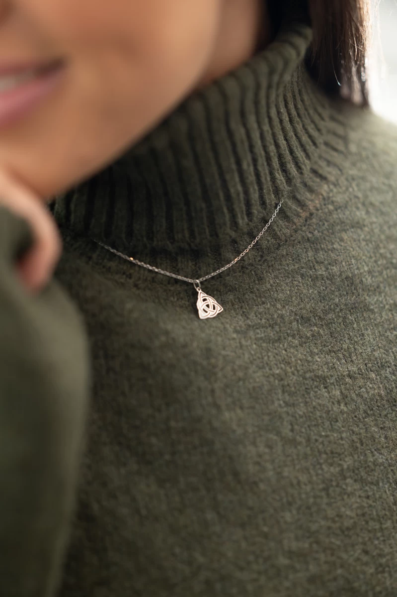 Triquetra Kontúr Fehér Arany 14K Nyaklánc