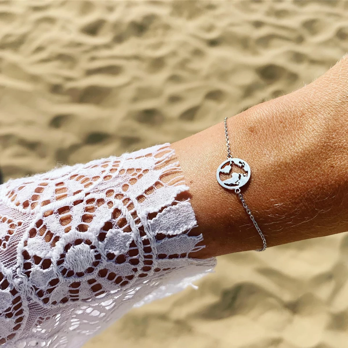 Földgömb Vörös Arany Karkötő