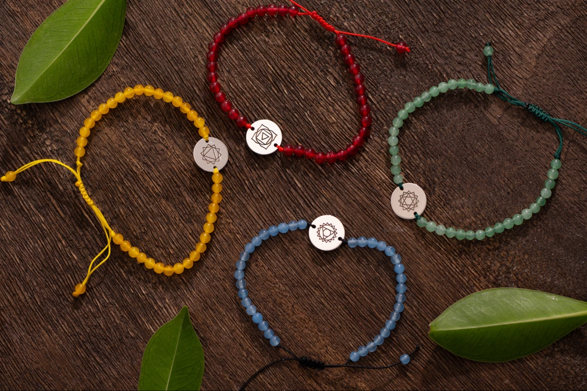 Gyökér Csakra Fehér Arany 14K Makramé Karkötő