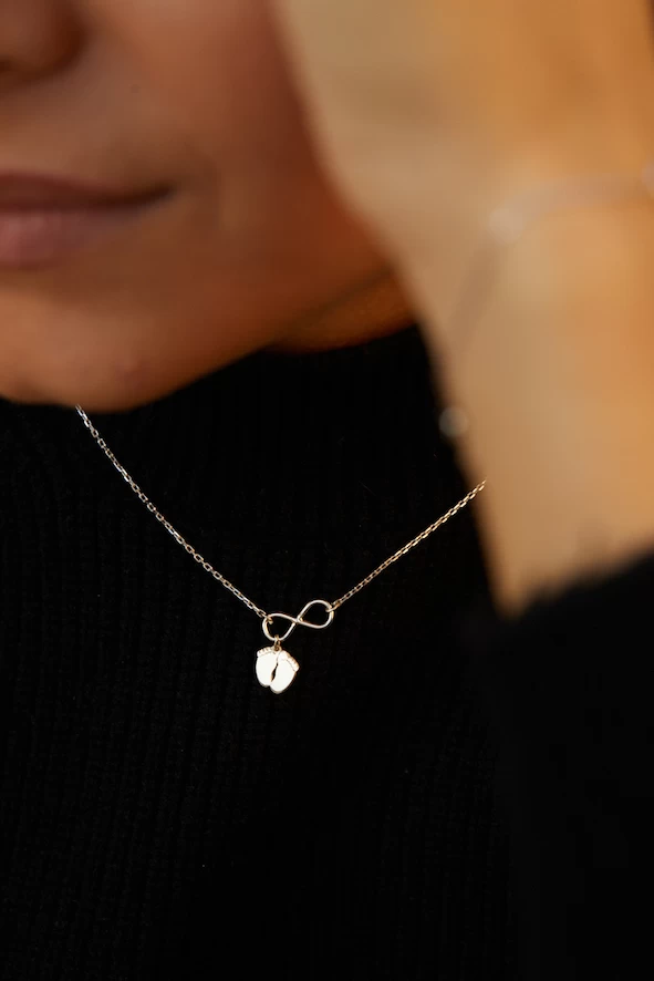 Végtelen Baba Talp Fehér Arany Nyaklánc