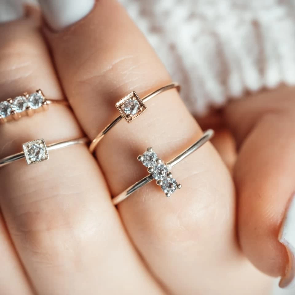 Cirkónia Féldrágaköves Vörös Arany Gyűrű