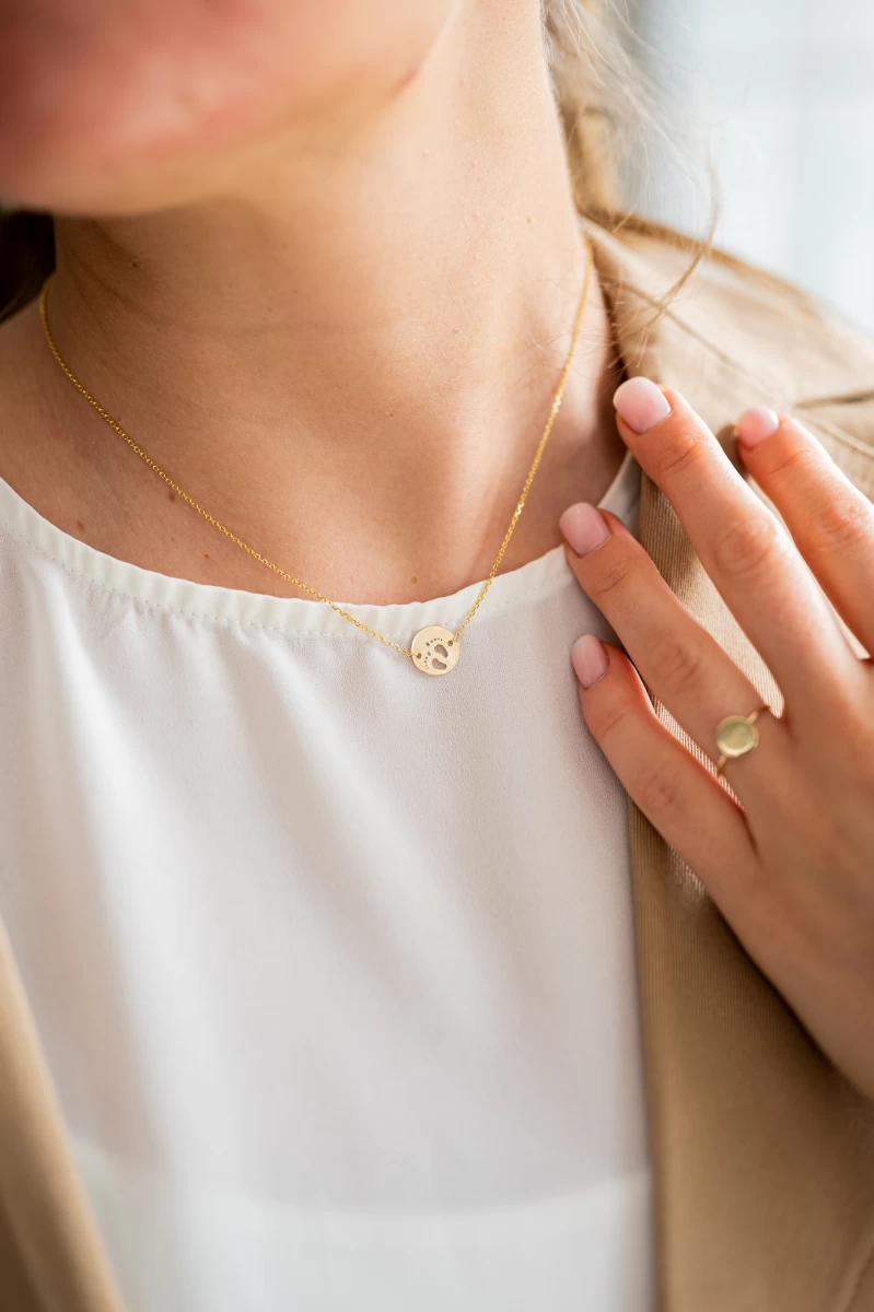 Körben Baba Talp Vörös Arany Nyaklánc