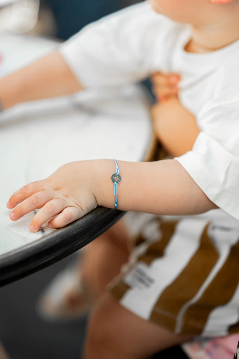 Körben Kereszt Baby Vörös Arany 14K Fonalas Karkötő