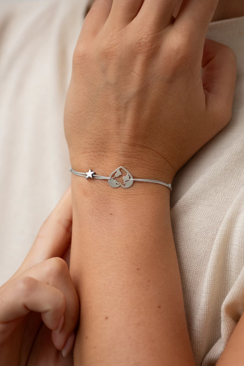 Szívben Földgömb Hematit Csillaggal Sárga Arany 14K Fonalas Karkötő