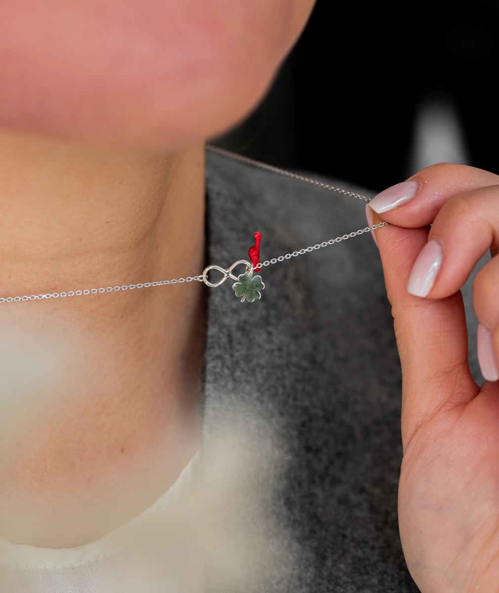 Végtelen Lóhere Szerencse Fehér Arany Nyaklánc