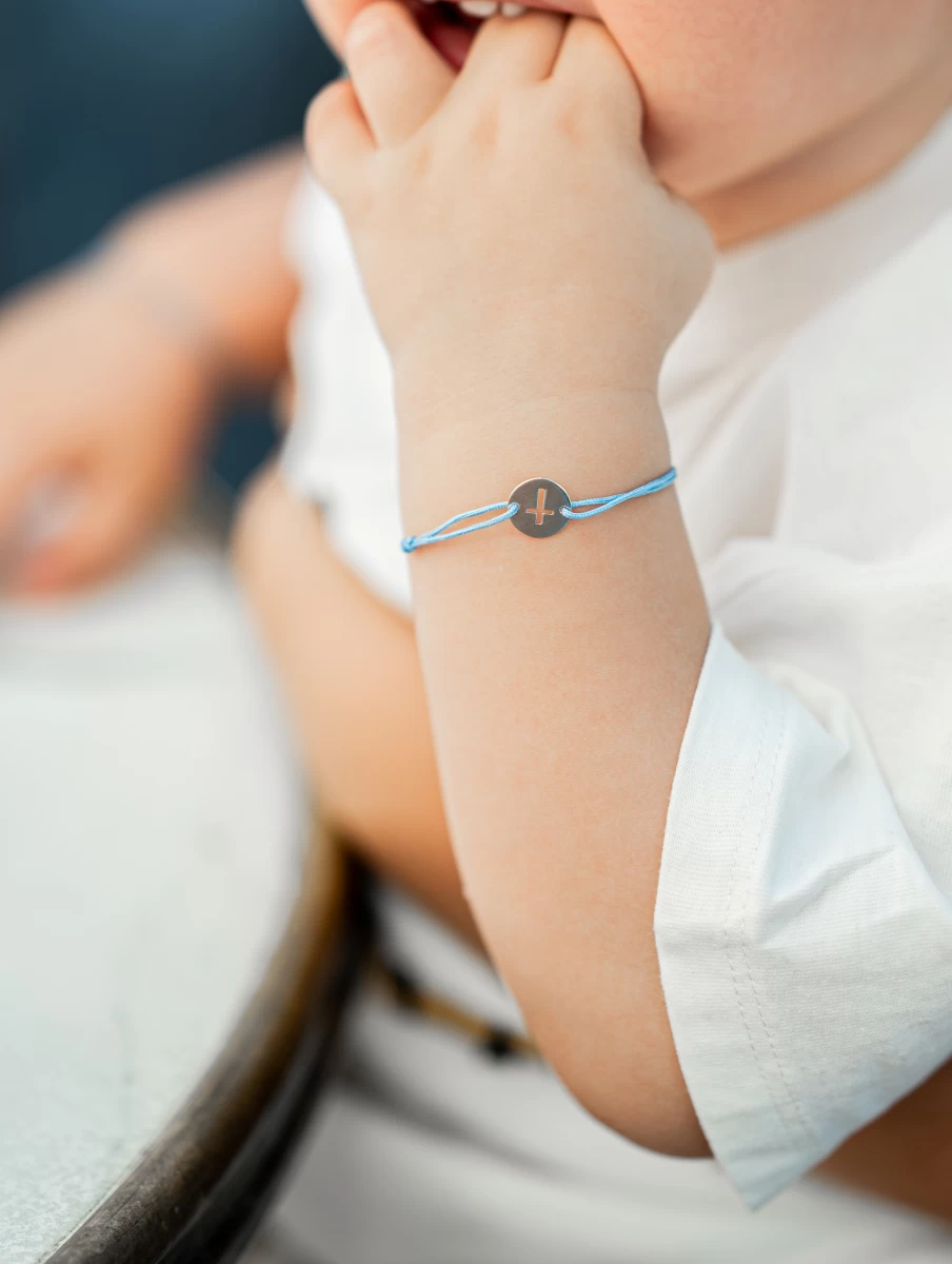 Körben Kereszt Baby Fehér Arany 14K Fonalas Karkötő