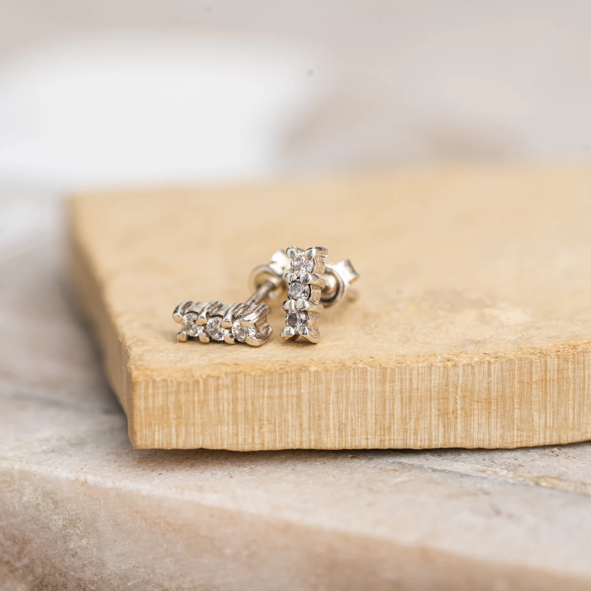 3 Cirkónia Féldrágaköves Ezüst Fülbevaló