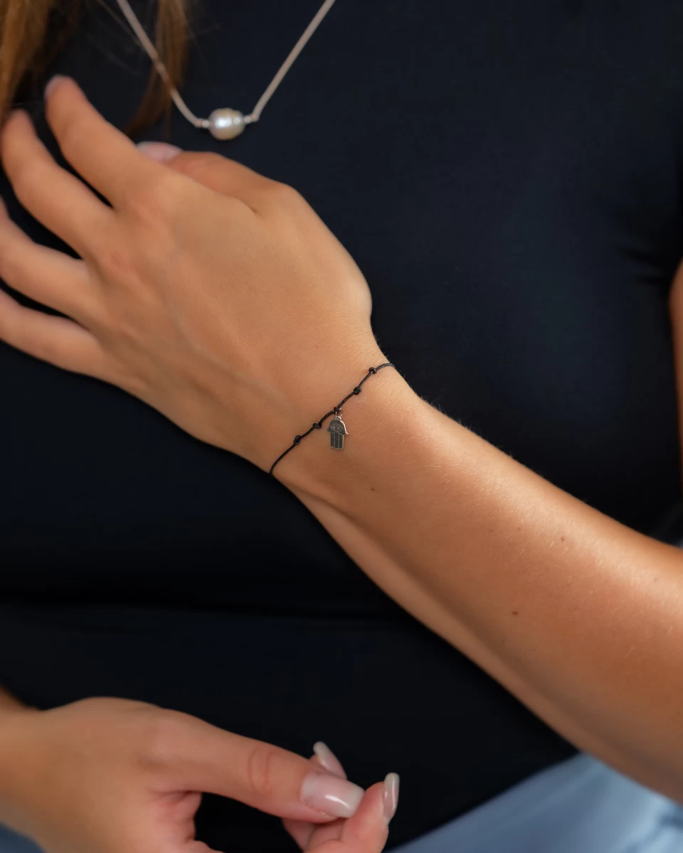 7 Csomós Fekete Fonalas Karkötő Ezüst 925 Medállal