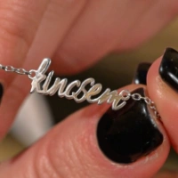 Neves karlánc tervező